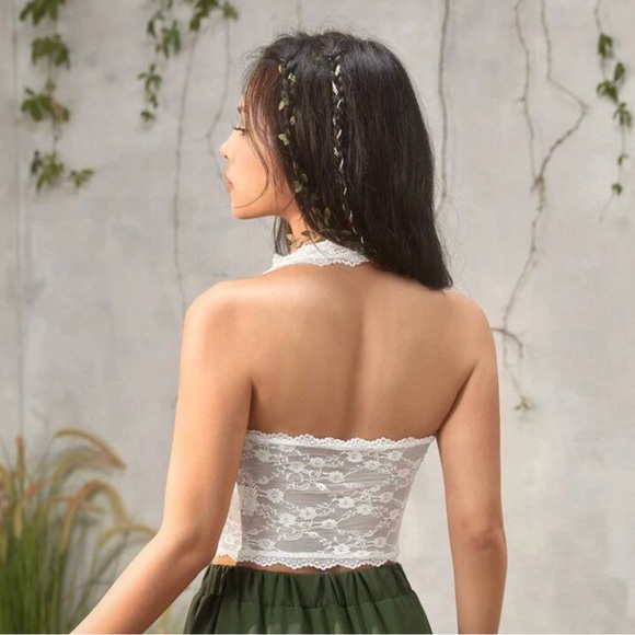 NWOT Romwe Solid Lace Trim Halter Top - Picture 2 of 2